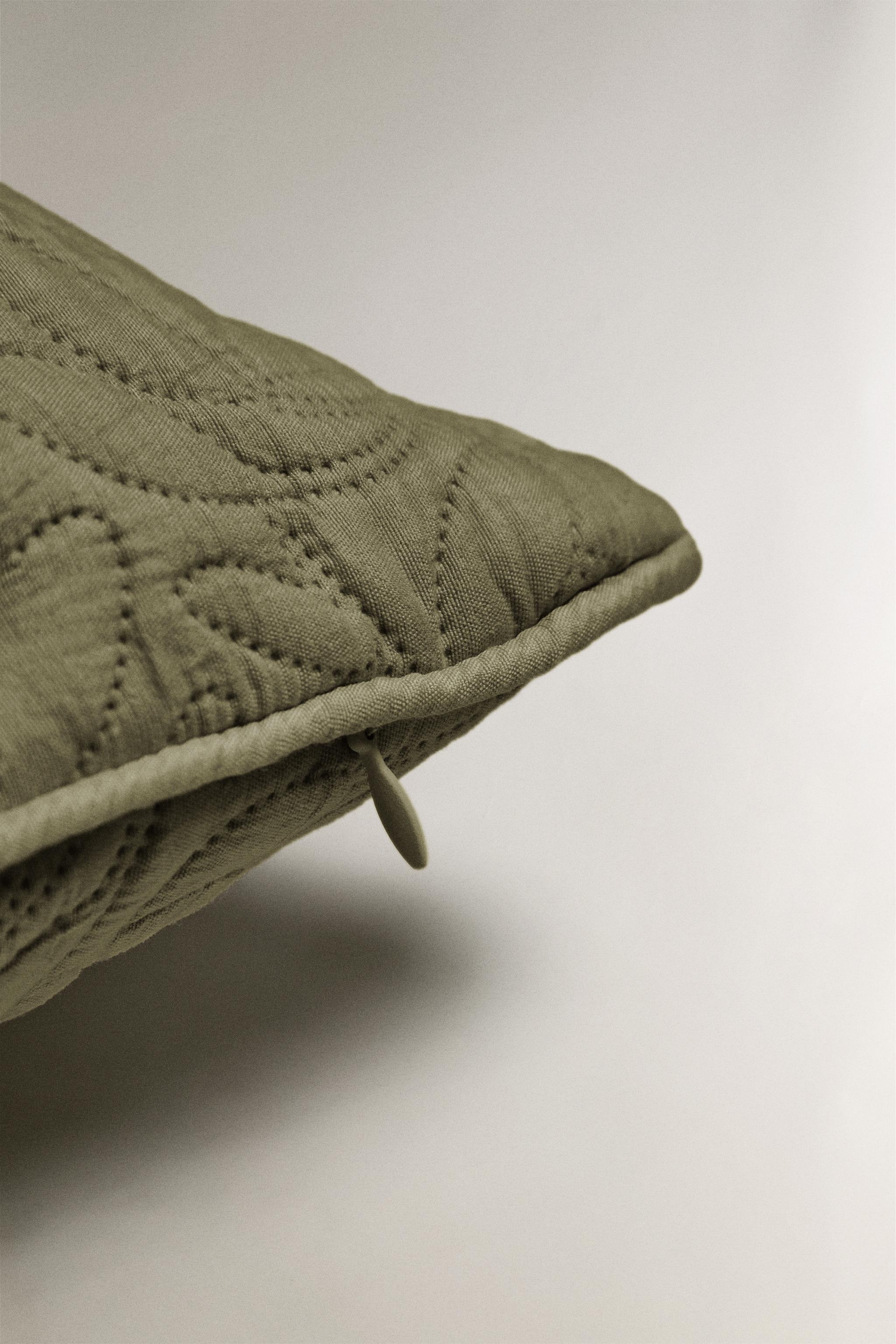 HOUSSE DE COUSSIN MATELASSÉE FEUILLES
